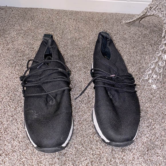 Black and white walking shoes - Picture 1 of 5